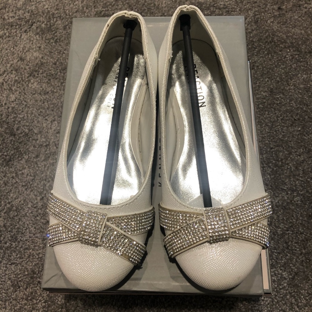 Kenneth Cole Reaction girls shoes SZ 13-white